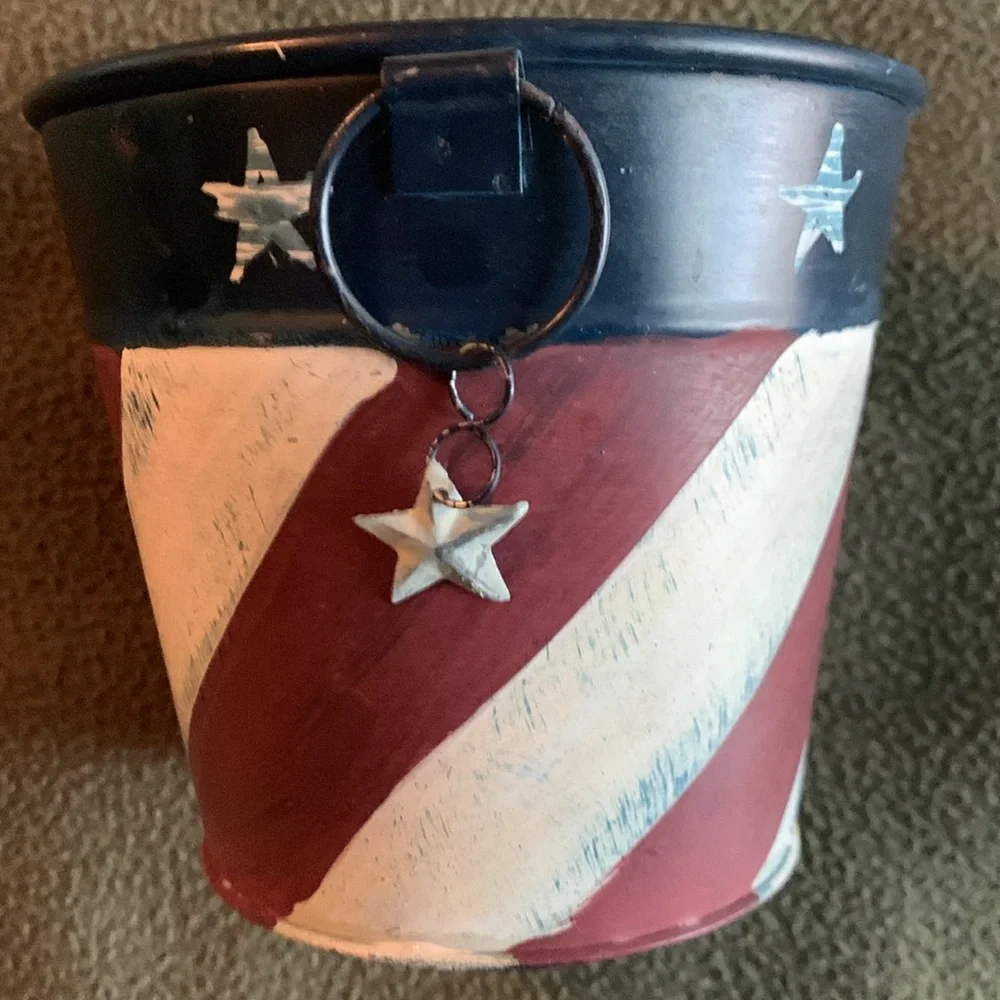 Set of 2 rustic Patriotic metal containers.  Approx 8 1/2” x 5” and 4 1/2” x 5” - Picture 7 of 9